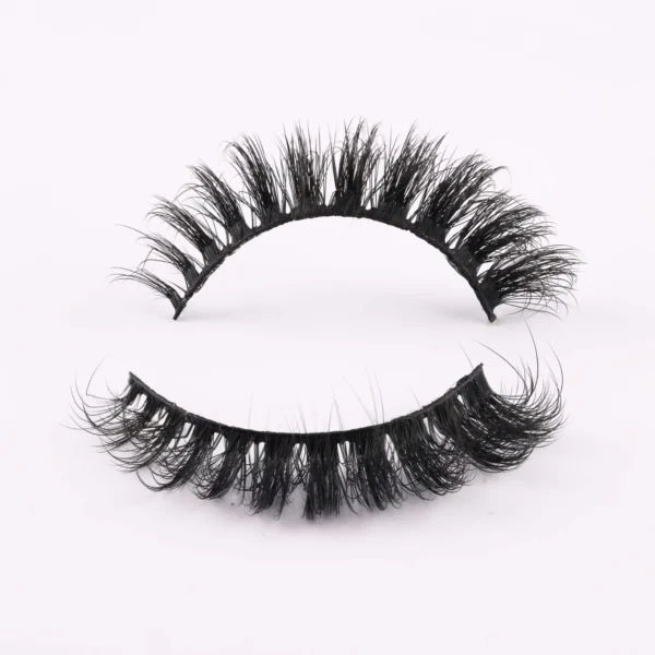 Dramatic Collection Glamour Eyelashes.